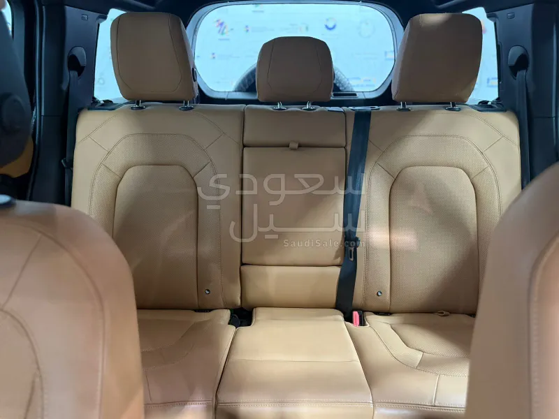 2023 لاند روفر ديفيندر اكس داينمك