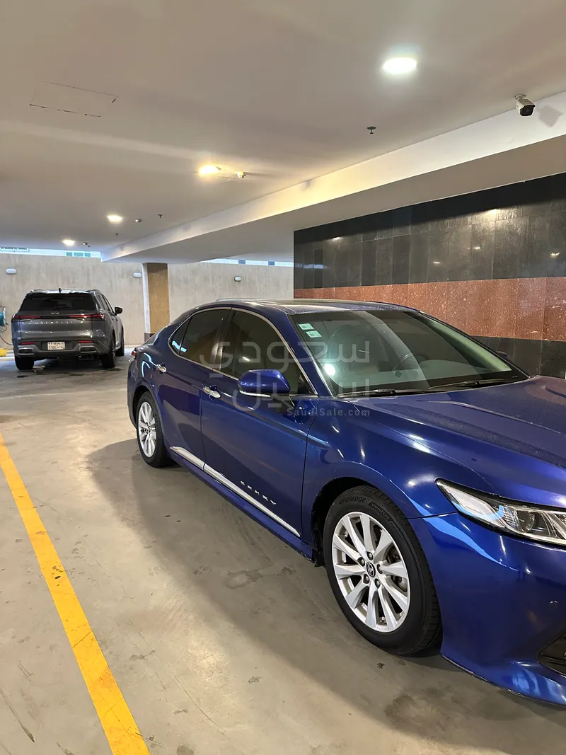 2019 تويوتا كامري جي ال اي