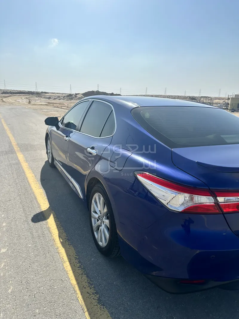 2019 تويوتا كامري جي ال اي