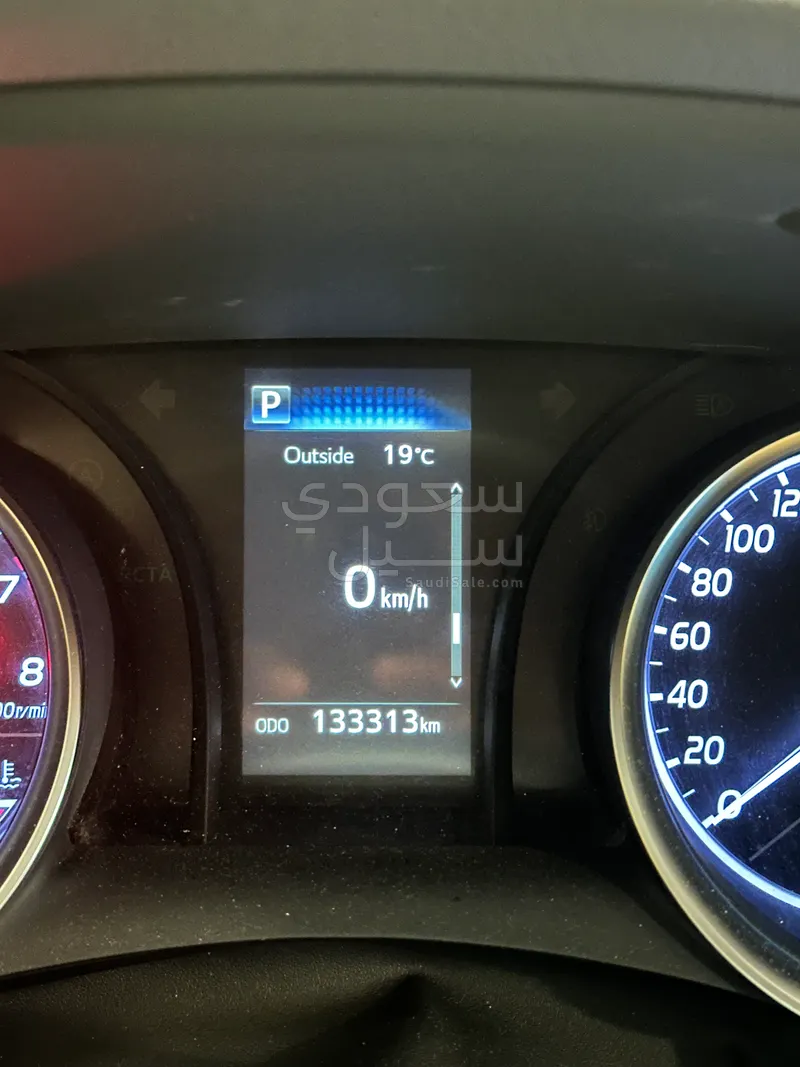 2019 تويوتا كامري جي ال اي