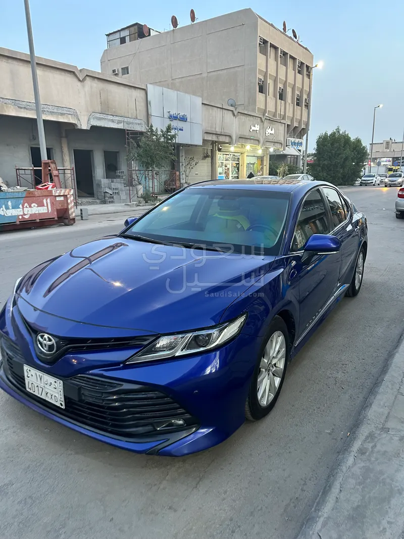 2019 تويوتا كامري جي ال اي