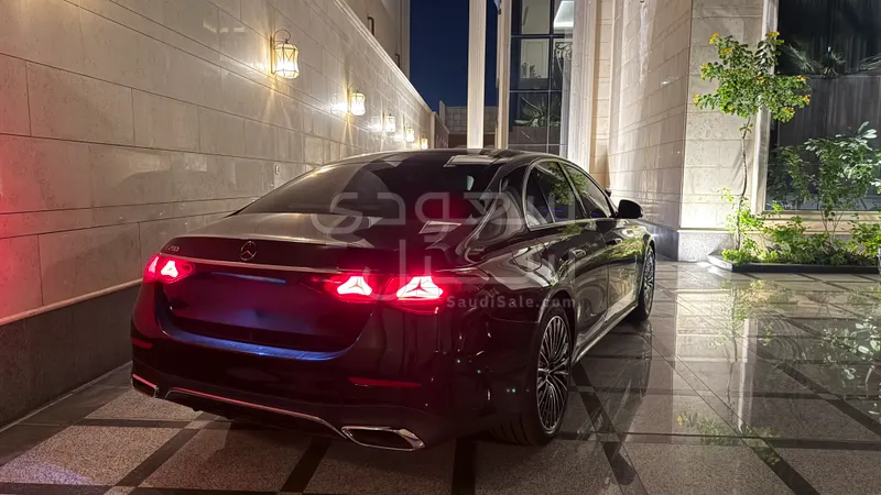 2025 مرسيدس - بنز إي 200