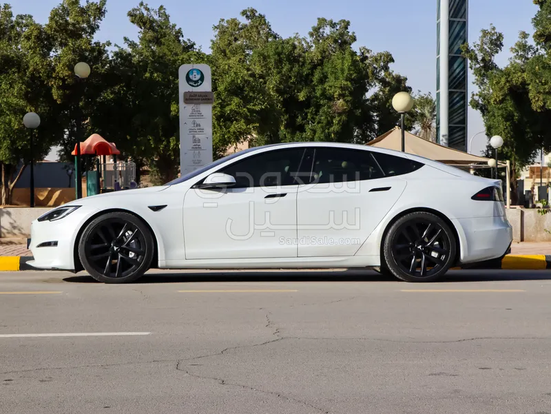 2023 تيسلا اس بليد