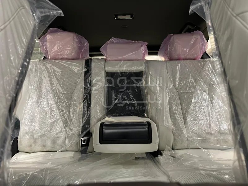 2024 لكزس إل إكس 600