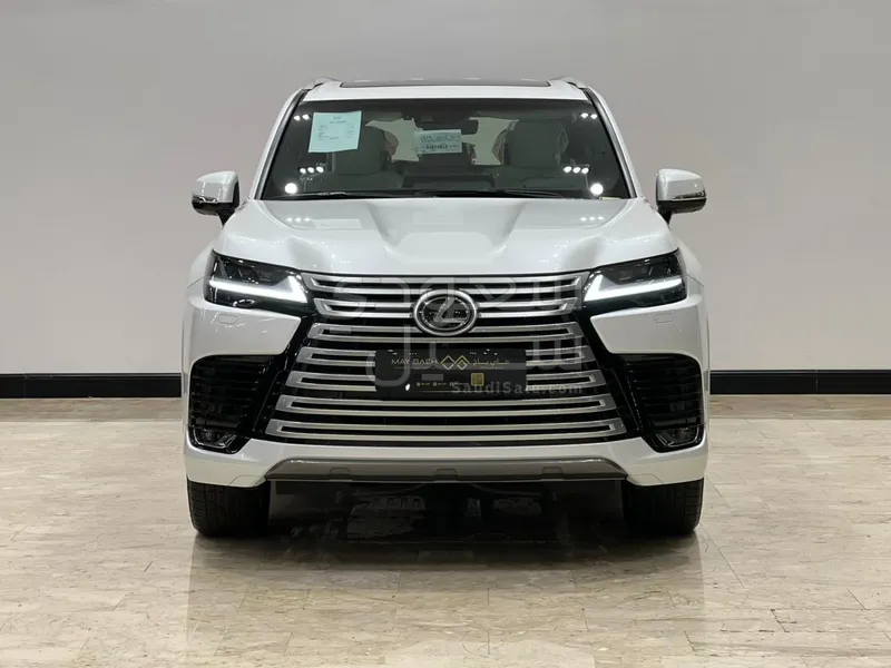 2024 لكزس إل إكس 600