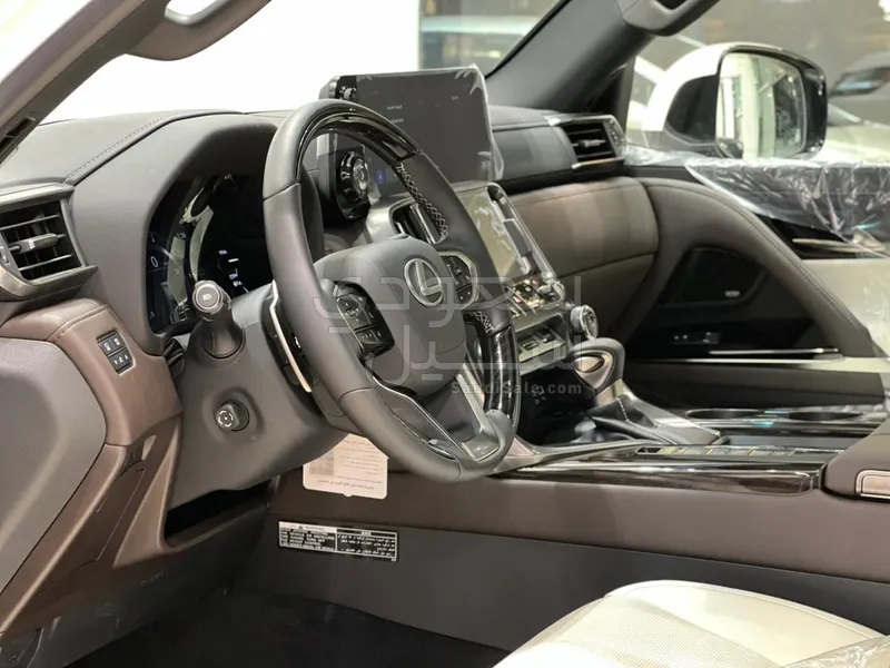 2024 لكزس إل إكس 600