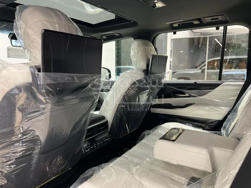 2024 لكزس إل إكس 600