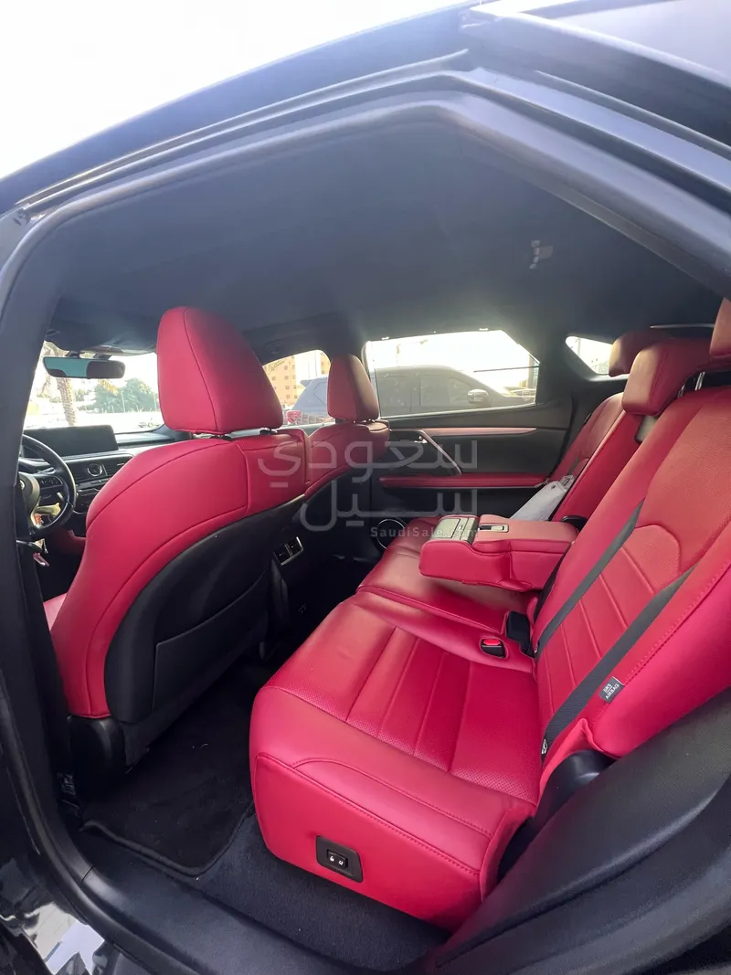 2022 لكزس أر إكس 350 إف