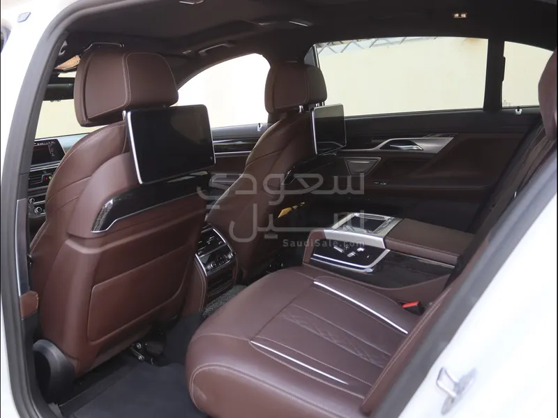 2020 بي ام دبليو الفئة السابعة 750 إل أي