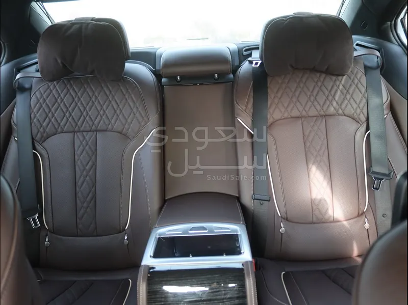 2020 بي ام دبليو الفئة السابعة 750 إل أي