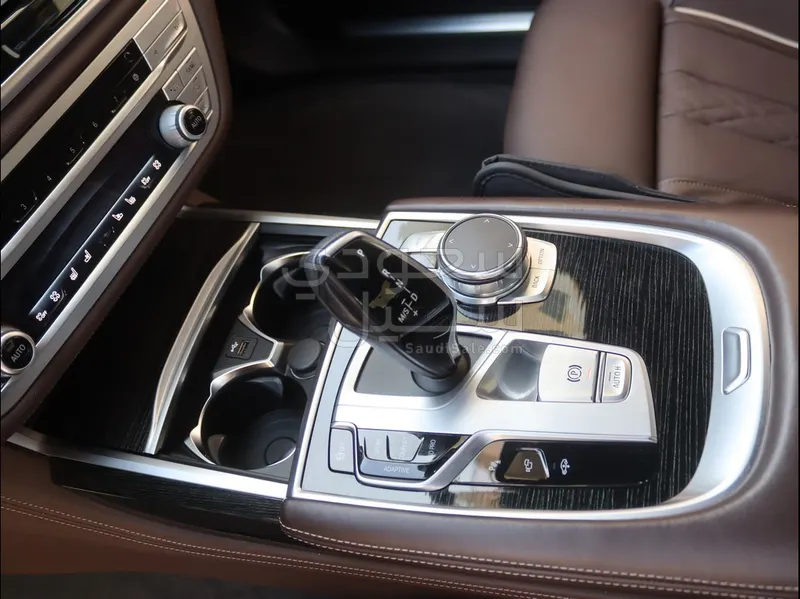 2020 بي ام دبليو الفئة السابعة 750 إل أي