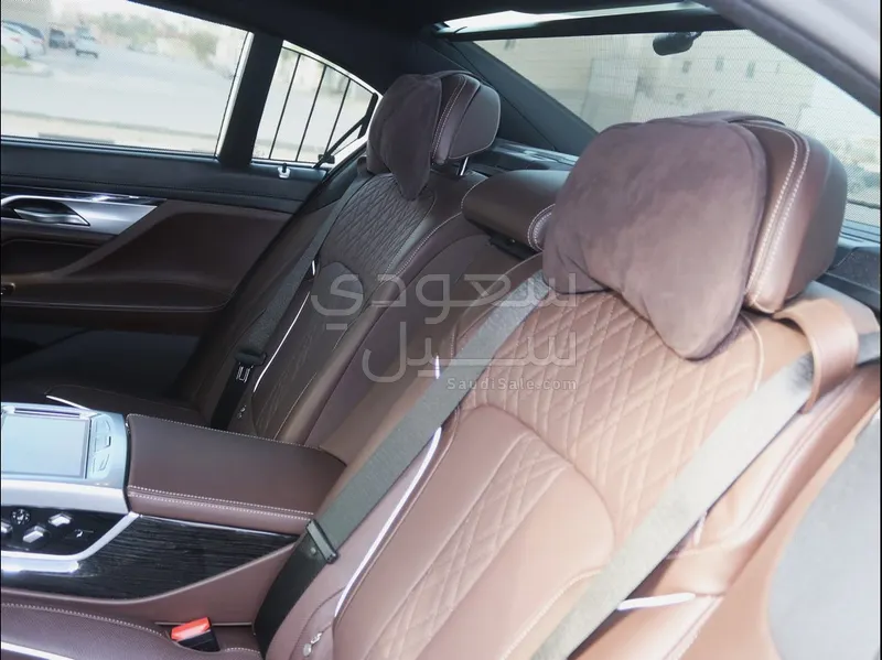 2020 بي ام دبليو الفئة السابعة 750 إل أي