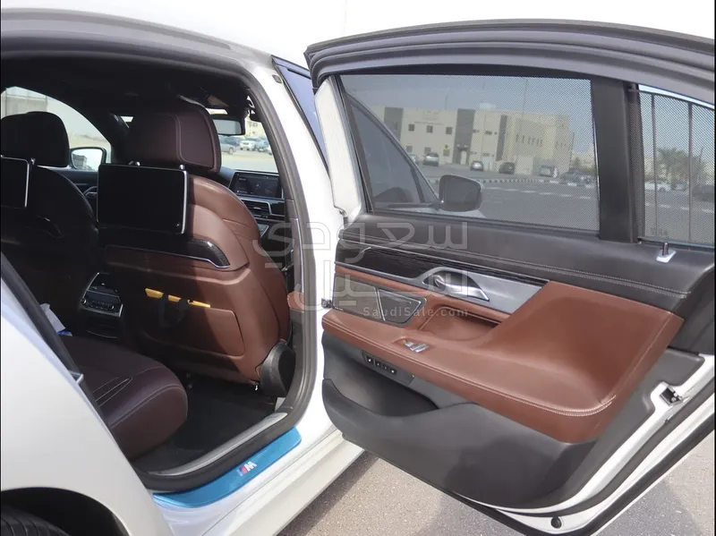 2020 بي ام دبليو الفئة السابعة 750 إل أي