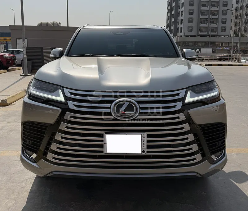 2025 لكزس إل إكس 600