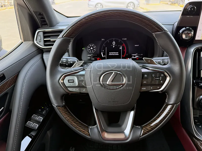 2025 لكزس إل إكس 600