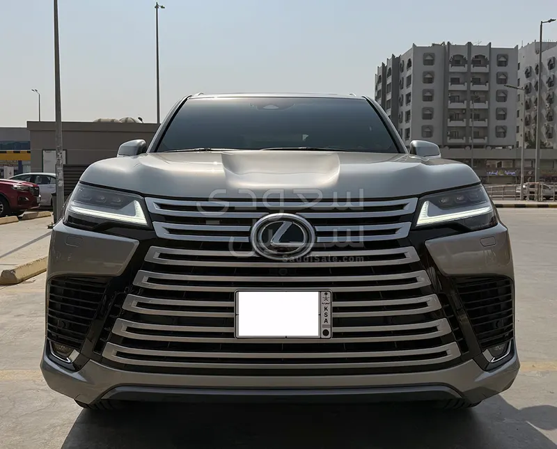 2025 لكزس إل إكس 600