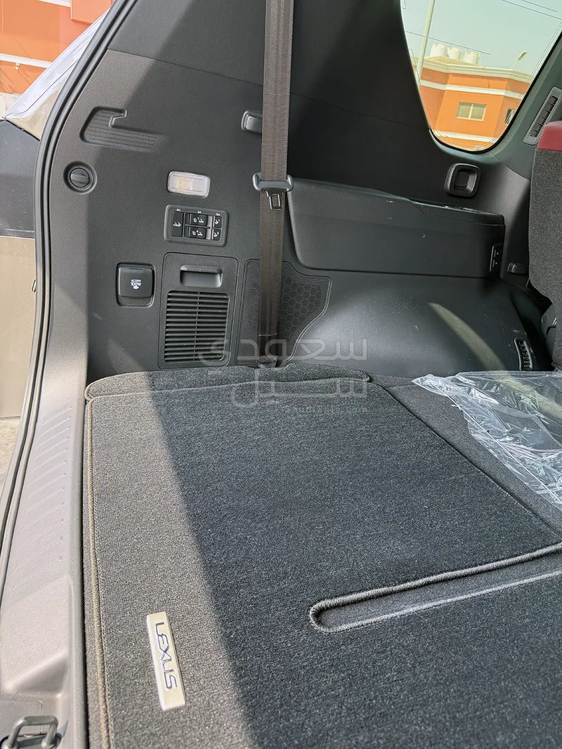 2025 لكزس إل إكس 600