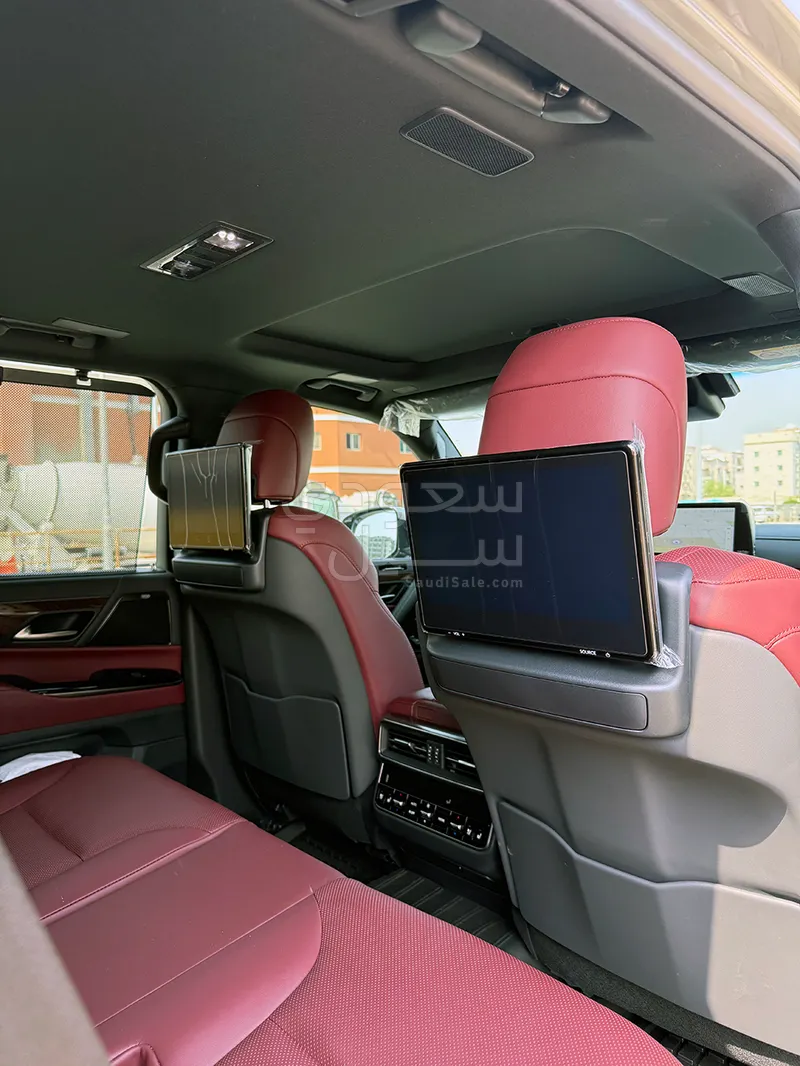 2025 لكزس إل إكس 600