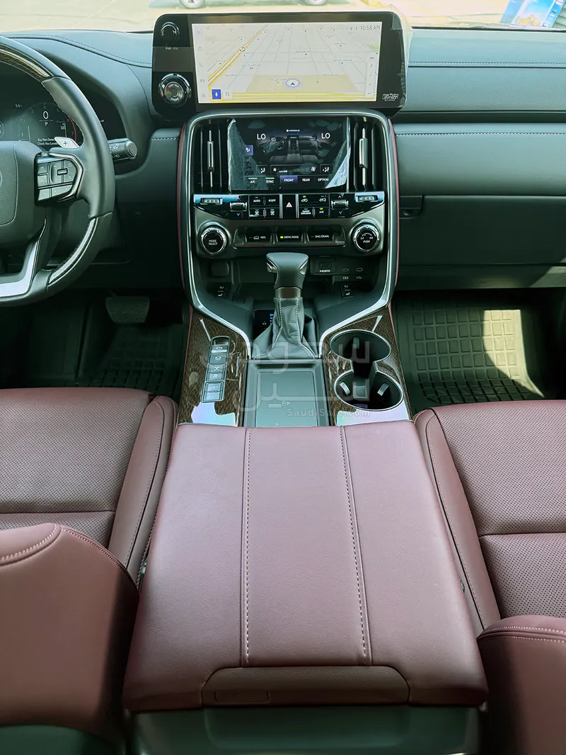 2025 لكزس إل إكس 600