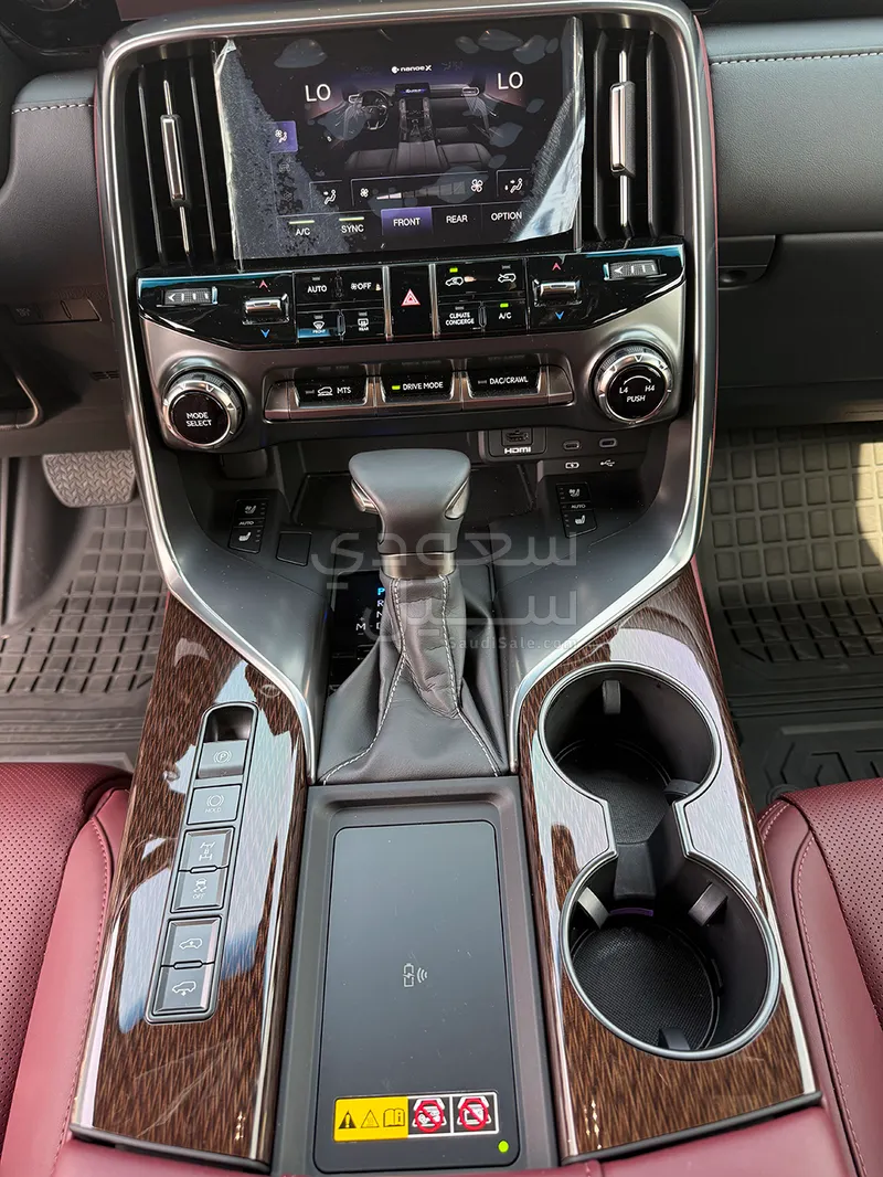 2025 لكزس إل إكس 600