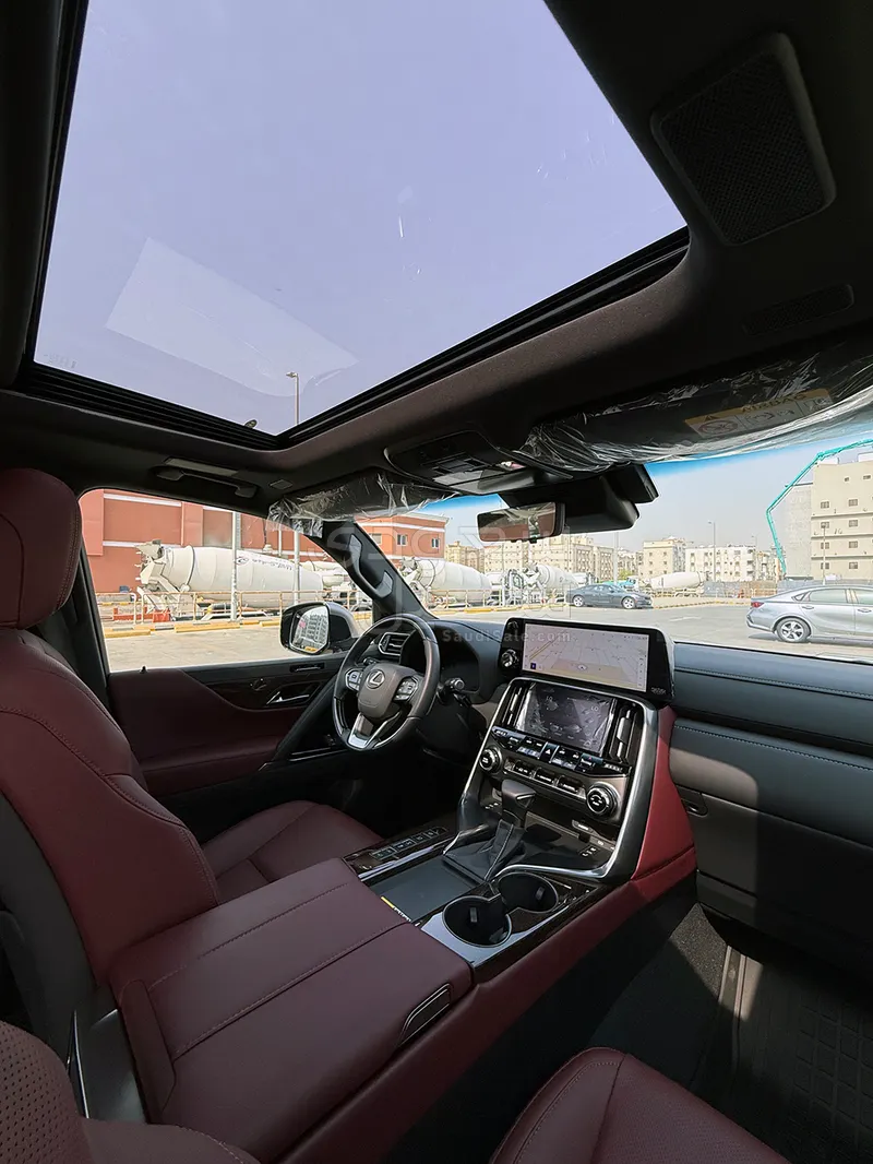 2025 لكزس إل إكس 600