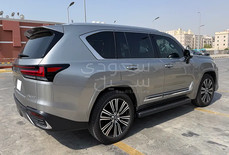 2025 لكزس إل إكس 600