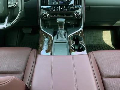 2025 لكزس إل إكس 600