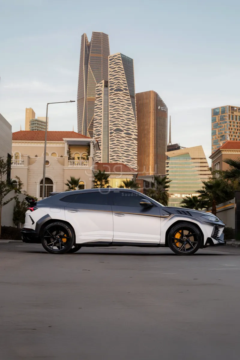 2022 لمبرجيني اوروس