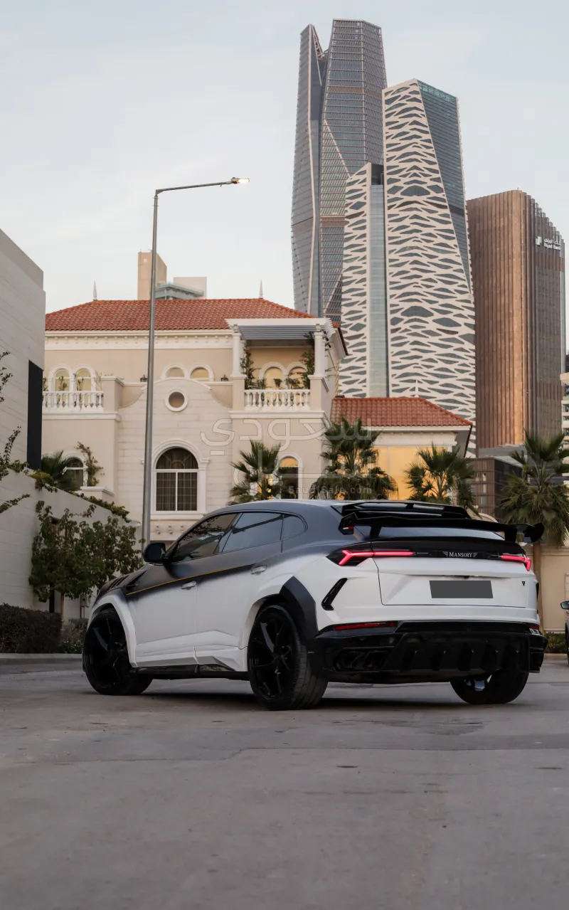 2022 لمبرجيني اوروس