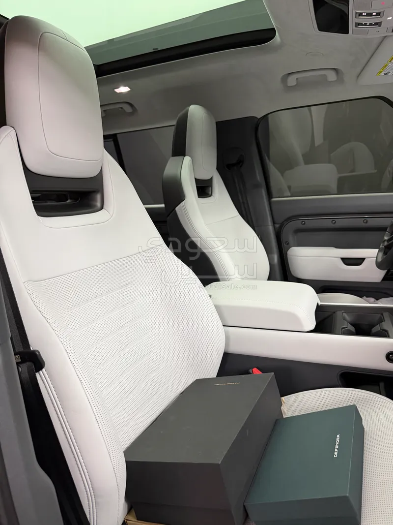 2025 لاند روفر ديفيندر اوكتا