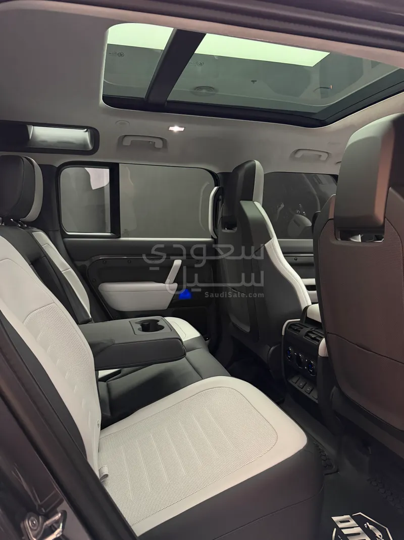 2025 لاند روفر ديفيندر اوكتا