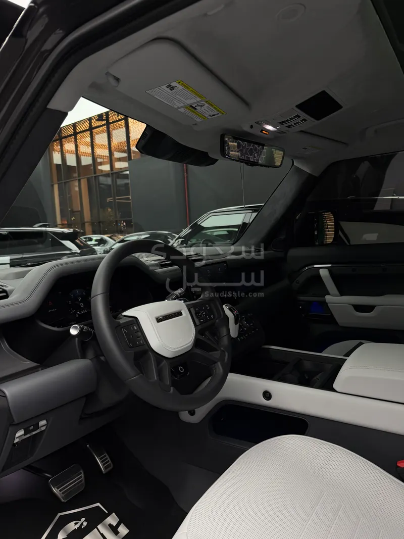 2025 لاند روفر ديفيندر اوكتا