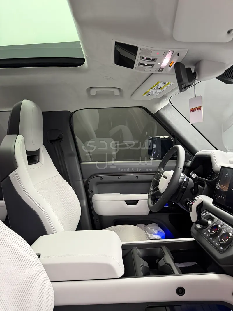 2025 لاند روفر ديفيندر اوكتا