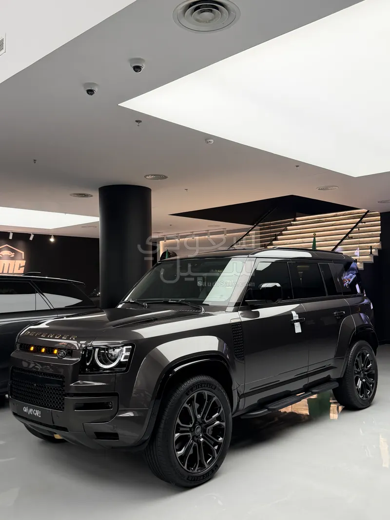 2025 لاند روفر ديفيندر اوكتا