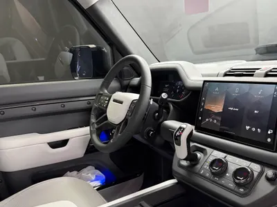 2025 لاند روفر ديفيندر اوكتا