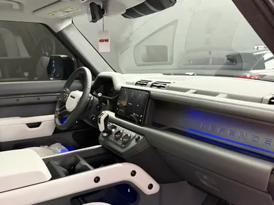 2025 لاند روفر ديفيندر اوكتا