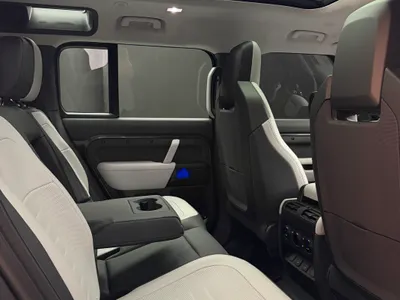 2025 لاند روفر ديفيندر اوكتا