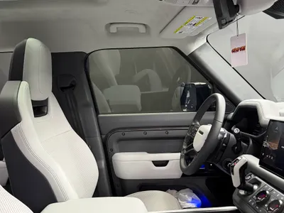 2025 لاند روفر ديفيندر اوكتا