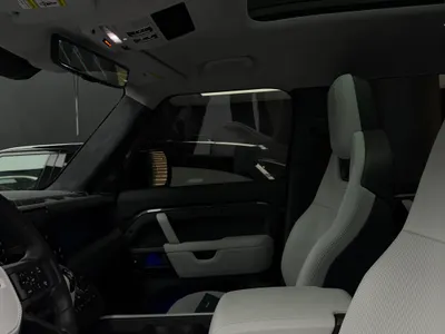 2025 لاند روفر ديفيندر اوكتا