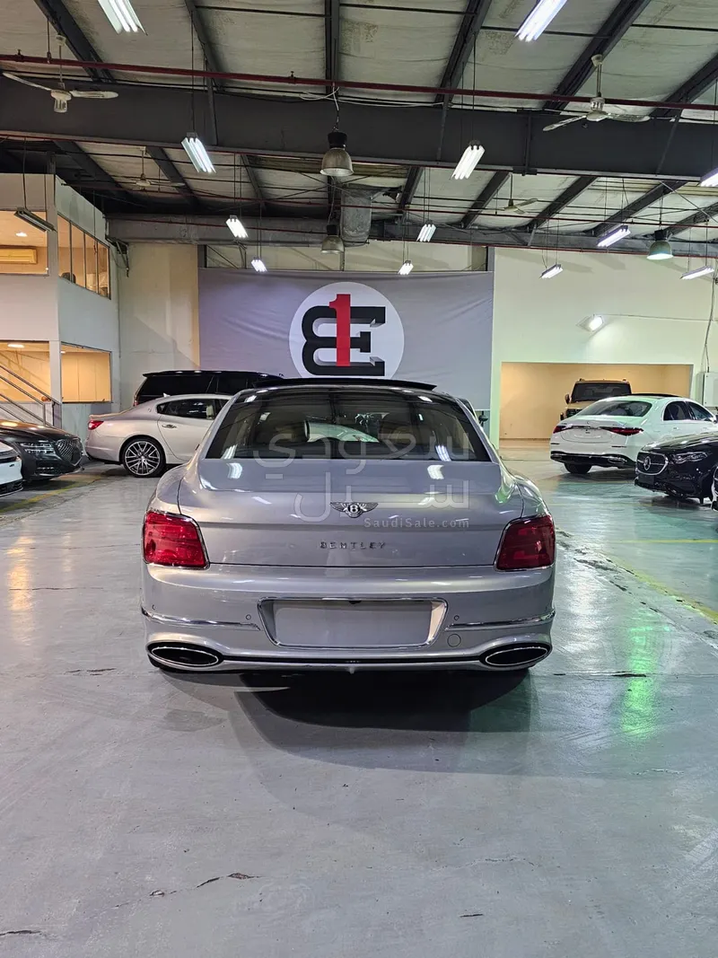 2020 بنتلي كونتيننتل فلاينج سبير الاصدار الاول