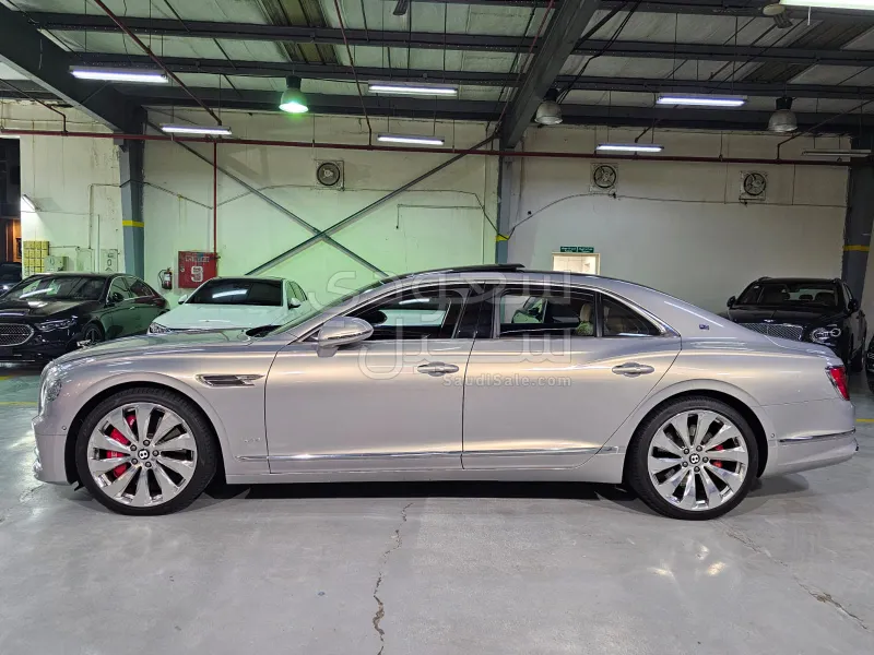 2020 بنتلي كونتيننتل فلاينج سبير الاصدار الاول