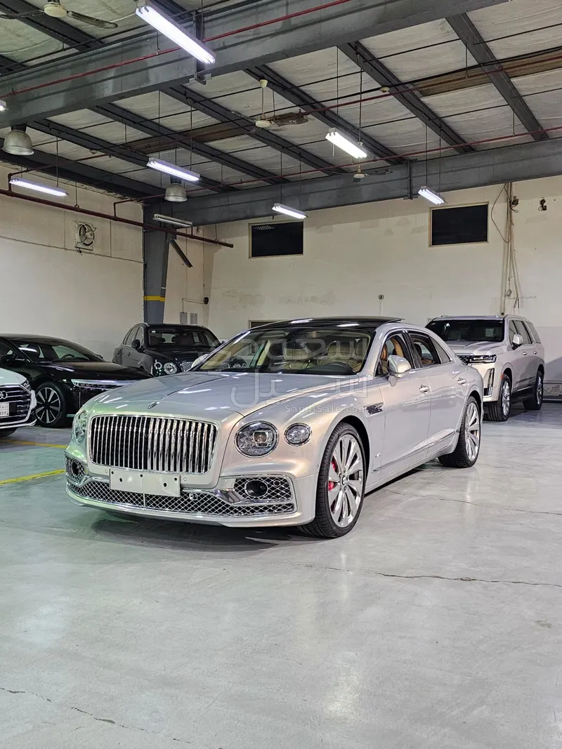 2020 بنتلي كونتيننتل فلاينج سبير الاصدار الاول