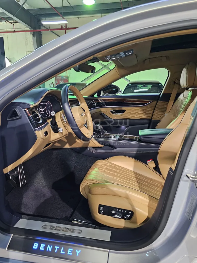 2020 بنتلي كونتيننتل فلاينج سبير الاصدار الاول