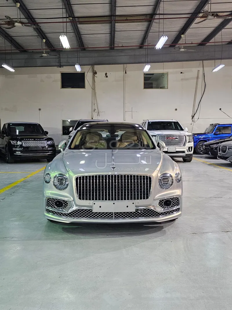 2020 بنتلي كونتيننتل فلاينج سبير الاصدار الاول
