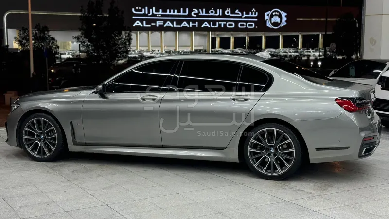 2021 بي ام دبليو الفئة السابعة 730 إل أي