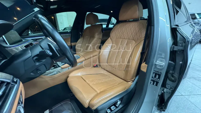 2021 بي ام دبليو الفئة السابعة 730 إل أي