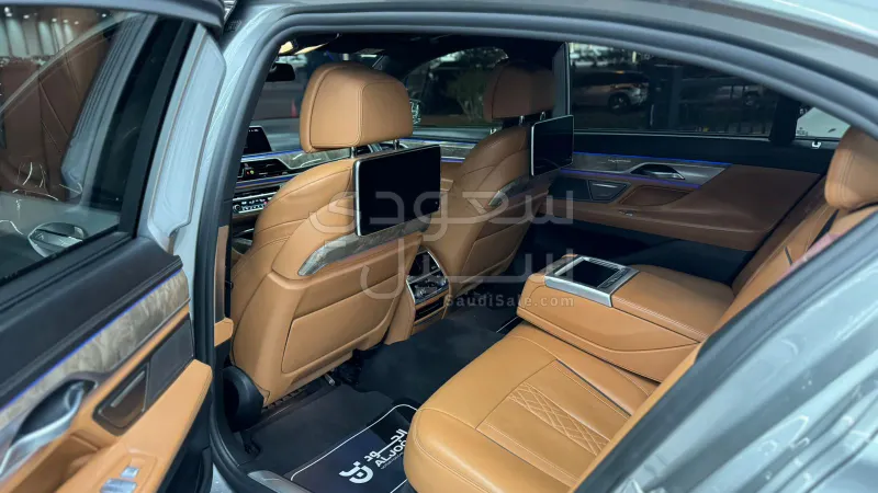 2021 بي ام دبليو الفئة السابعة 730 إل أي