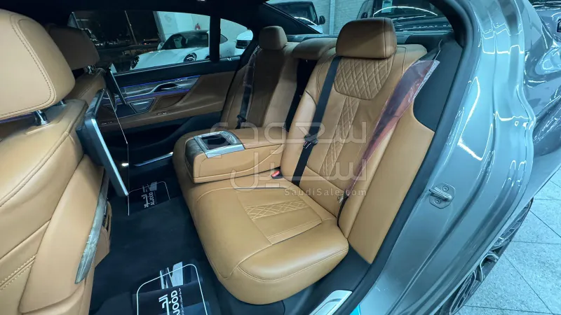 2021 بي ام دبليو الفئة السابعة 730 إل أي