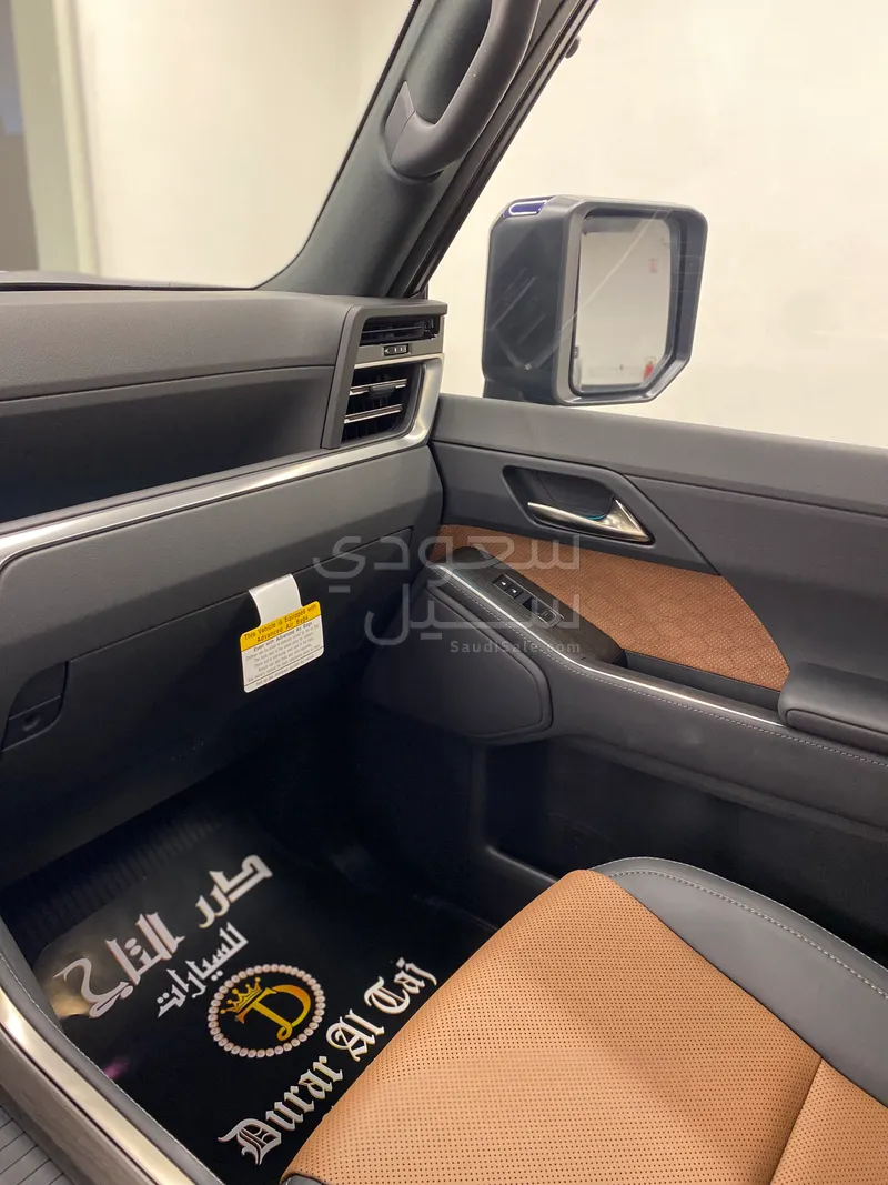 2025 لكزس جي إكس 550