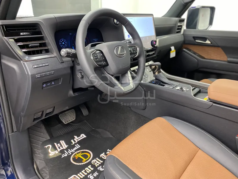 2025 لكزس جي إكس 550